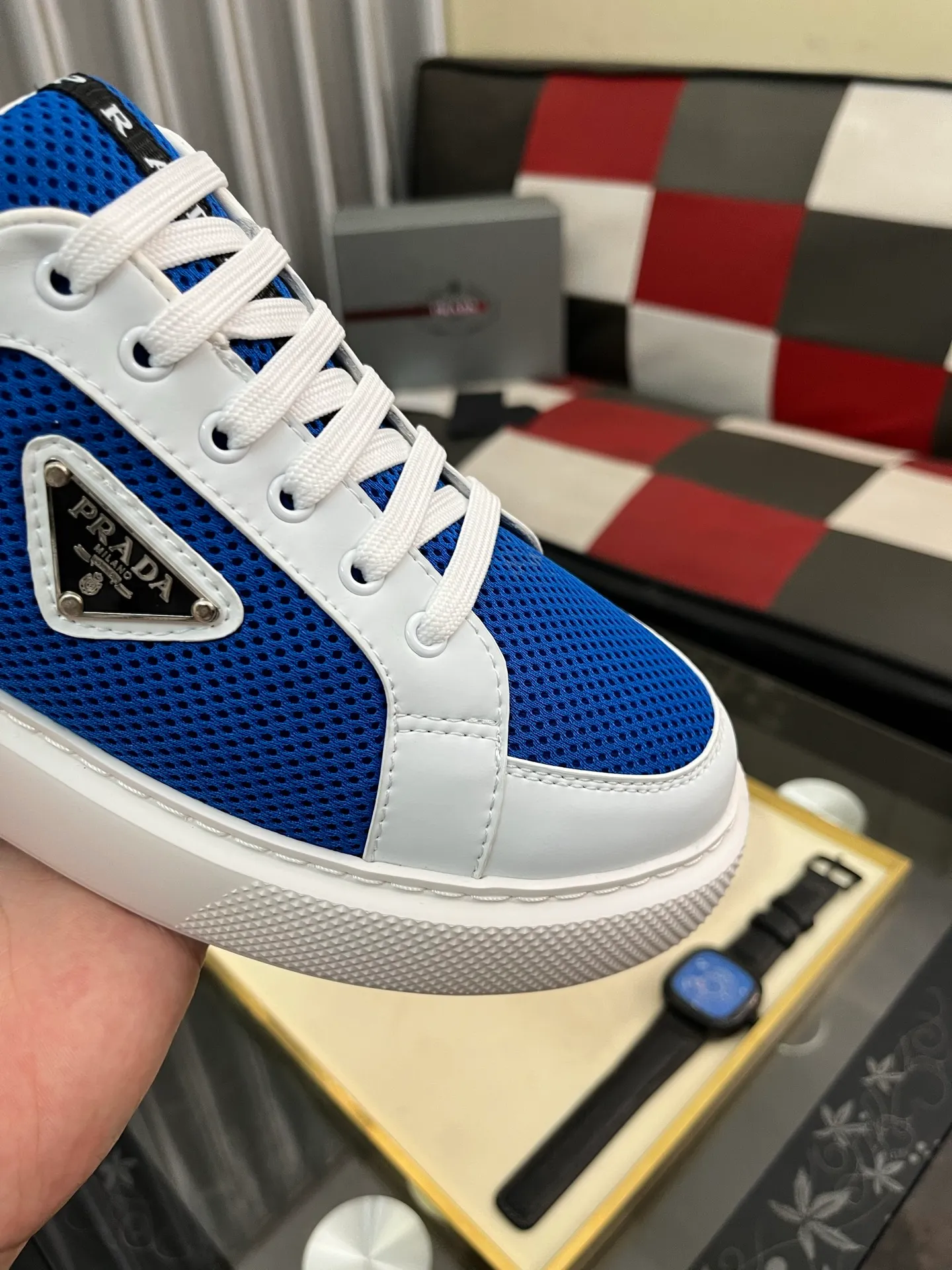 Men's men's shoes💰580⌚️⌚️Prada Prada early spring new model, top original quality, Prada casual sports shoes, made of imported solid color patent leather, spliced mesh cowhide upper, three-dimensional geometric segmentation, multi-color splicing, fashionable and generous, soft, comfortable and breathable. The tongue is decorated with classic letter logo, with fabric lining, cowhide foot pads, matched with P family's exclusive rubber outsole, upper material, breathable knitted fabric imported from Italy The delicate texture is super high-end! Fetal cowhide lining, super soft and comfortable, original molded outsole Size: 38-446️⃣ colors available